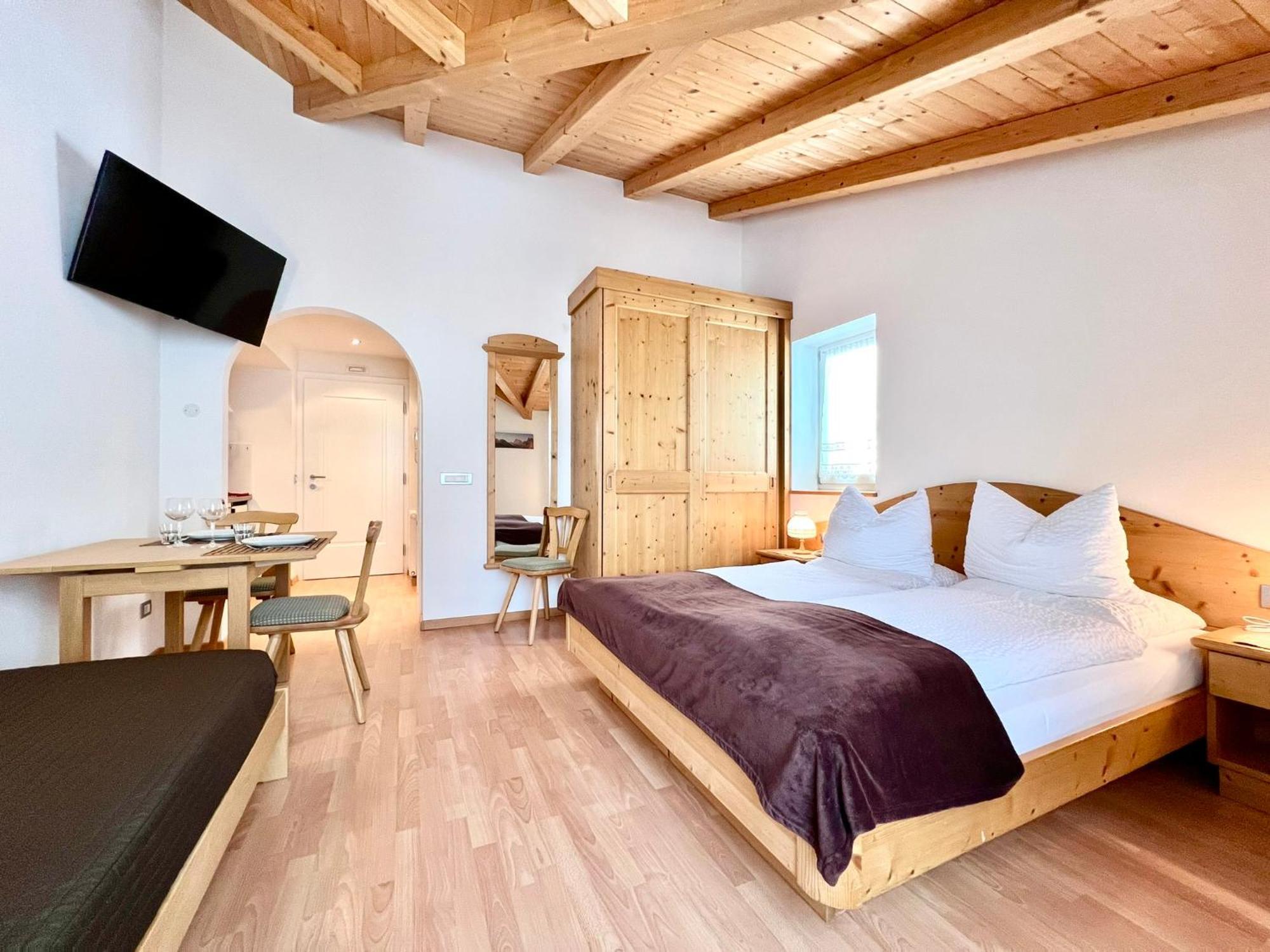 Enjoy Dolomites - Chalet Santa Cristina Val Gardena Ruang foto